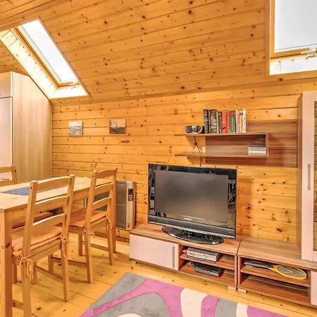 Wooden In Carinthia Near Bathing Lakes Alpesi faház